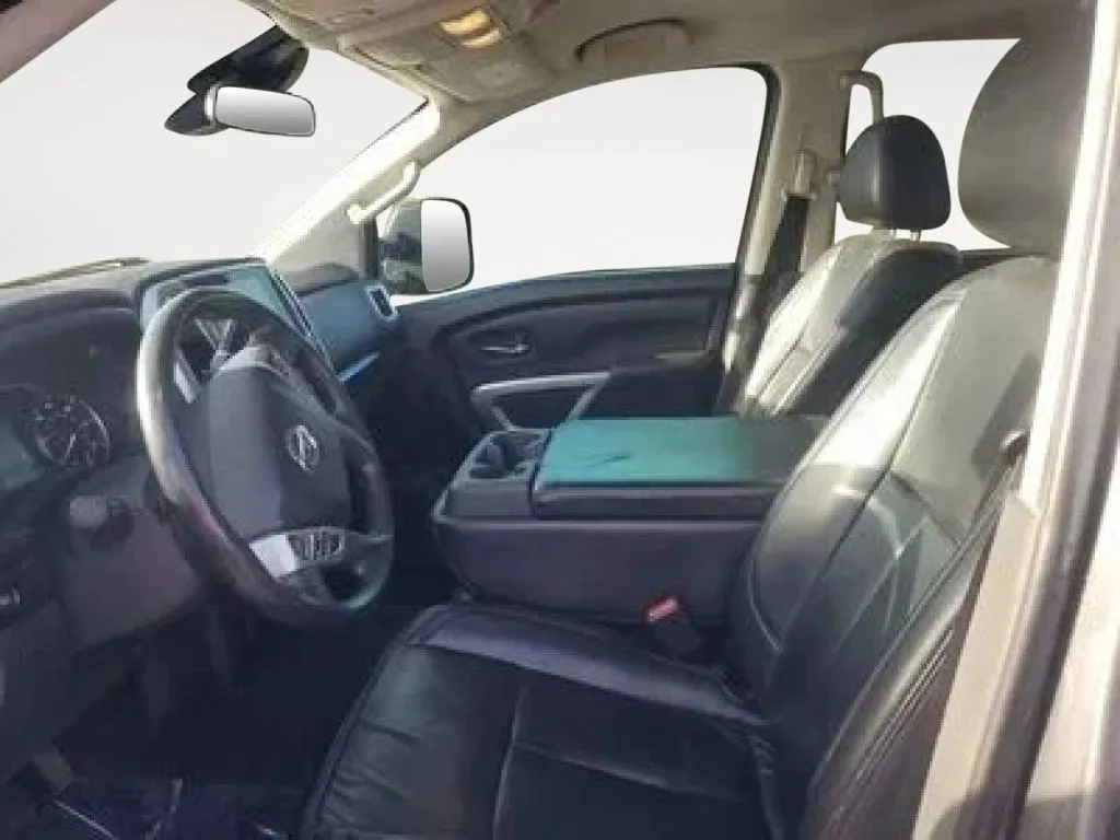 Nissan Titan photo 7