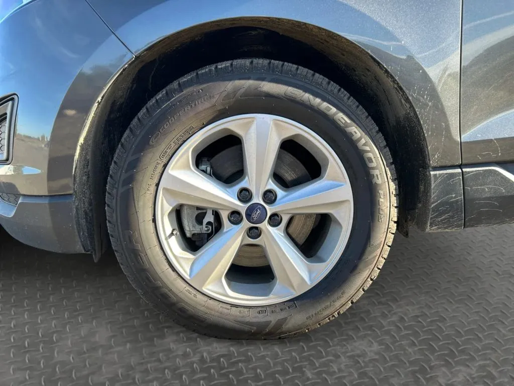 Ford Edge photo 9