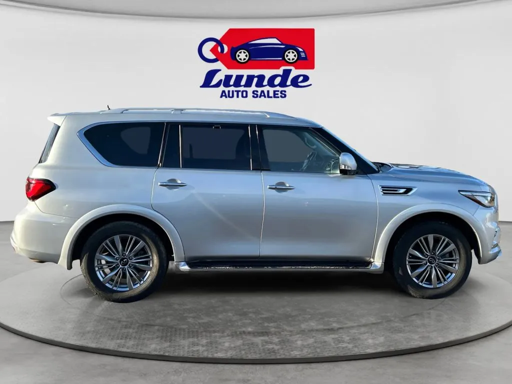 Infiniti QX80 photo 6