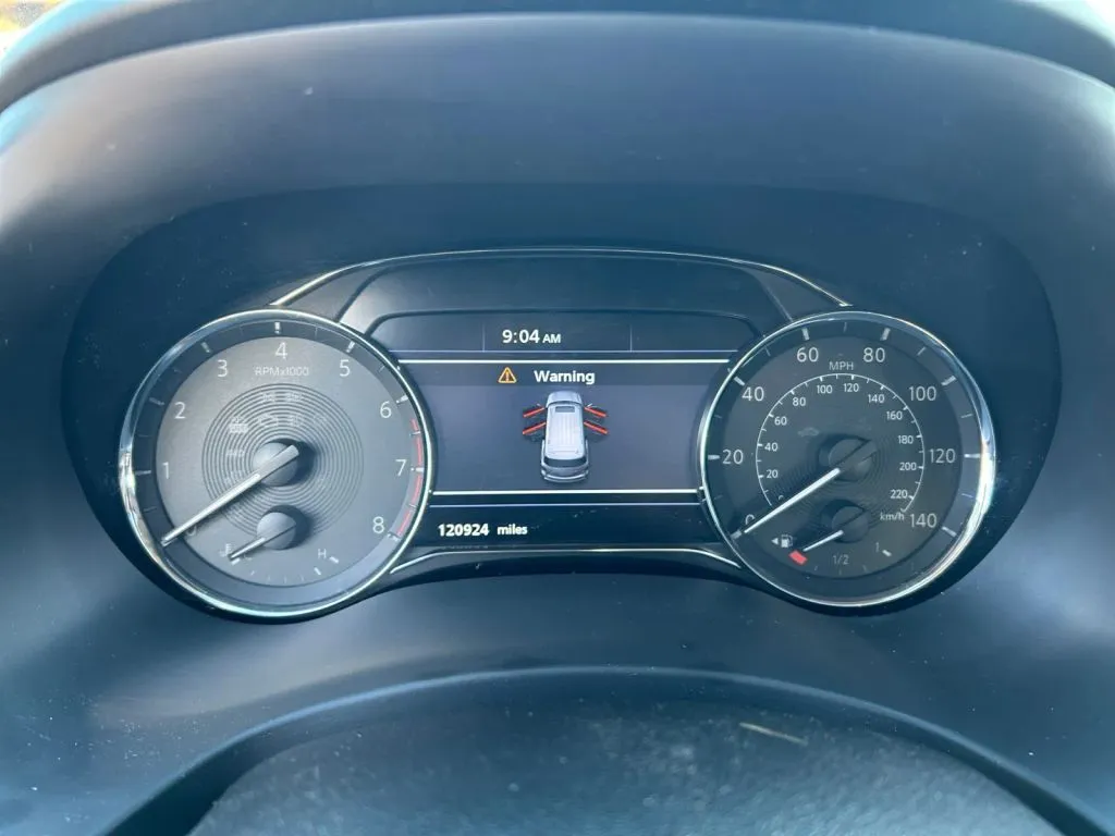 Infiniti QX80 photo 16