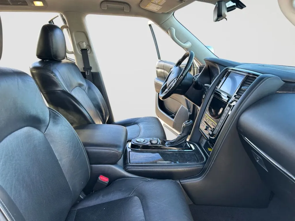Infiniti QX80 photo 15