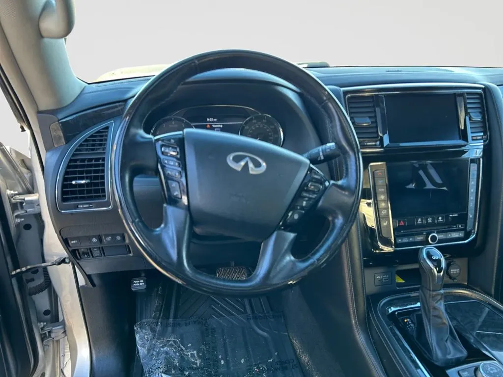 Infiniti QX80 photo 11