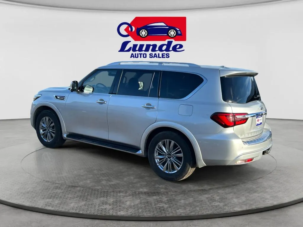 Infiniti QX80 photo 3