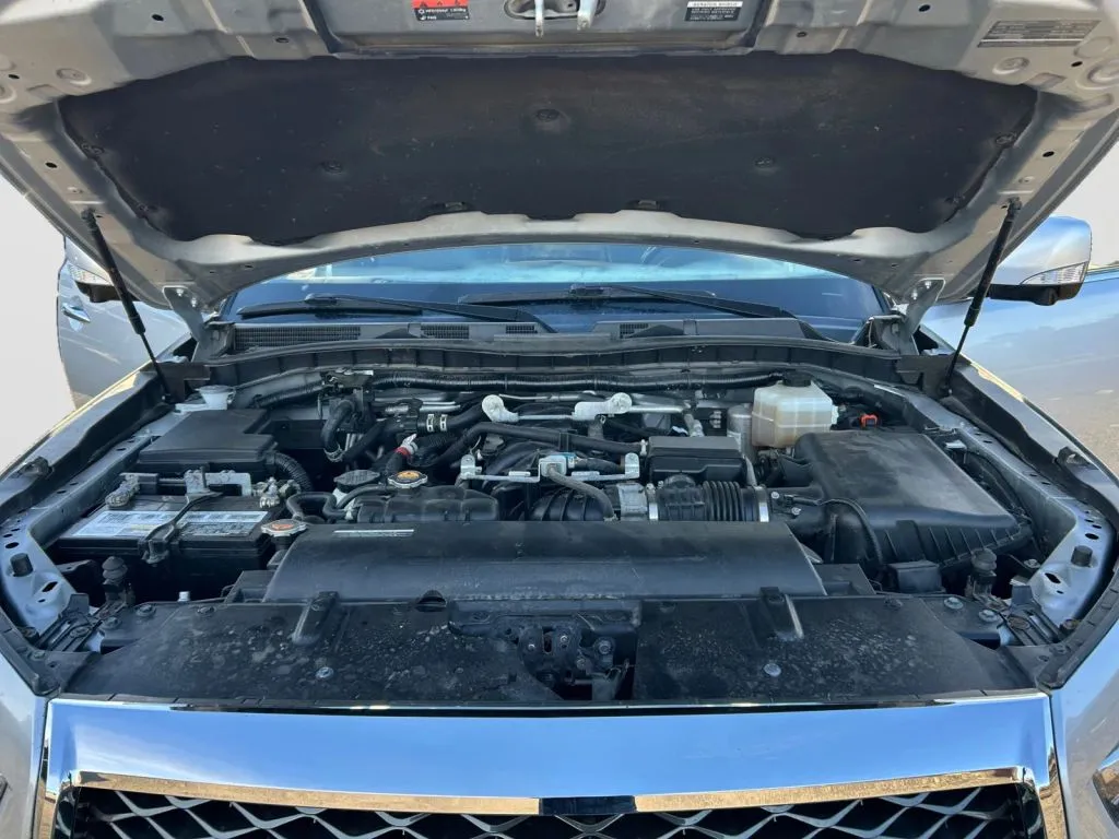 Infiniti QX80 photo 20