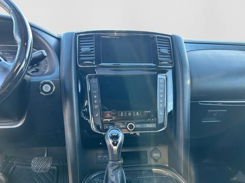 Infiniti QX80 photo 12