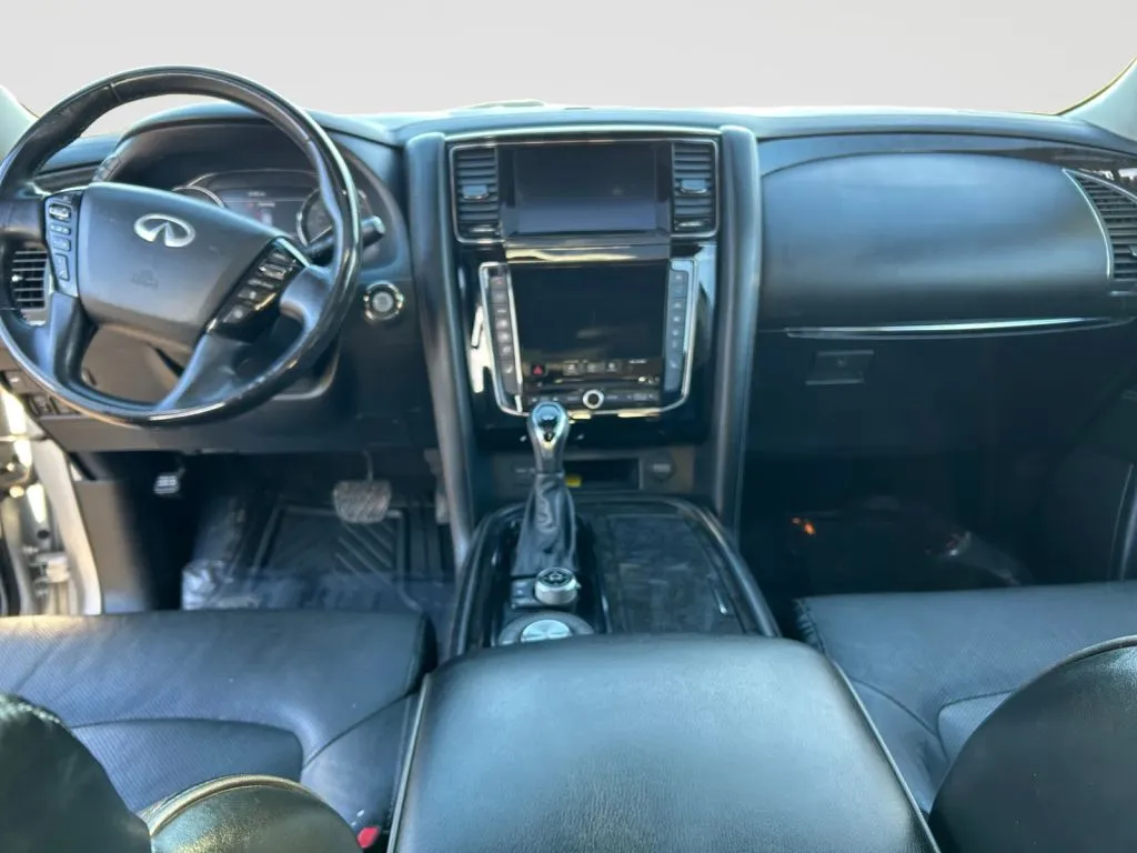 Infiniti QX80 photo 14