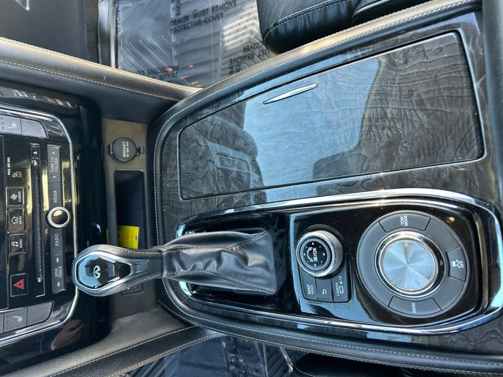 Infiniti QX80 photo 22