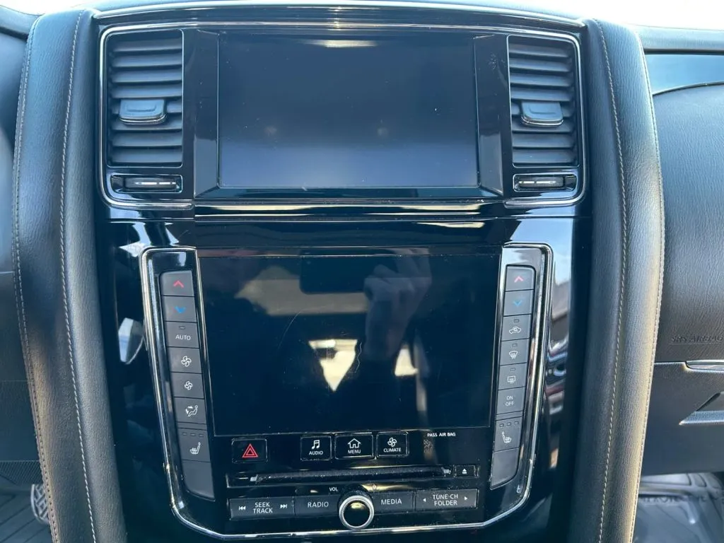Infiniti QX80 photo 21