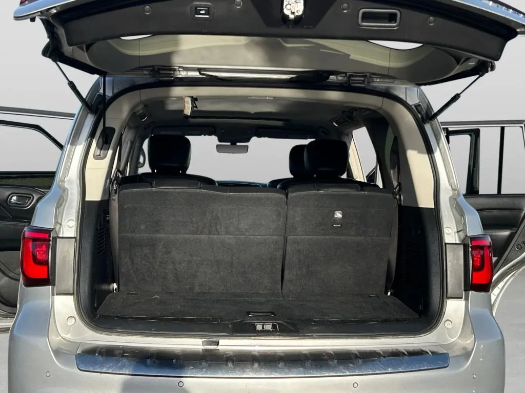 Infiniti QX80 photo 19