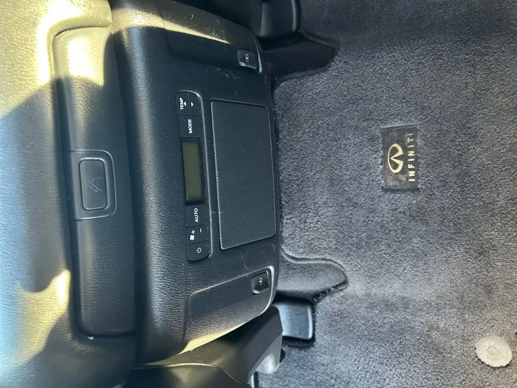 Infiniti QX80 photo 25