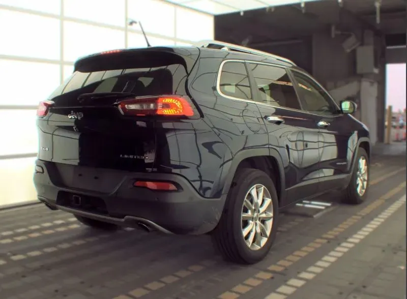 Jeep Cherokee photo 2