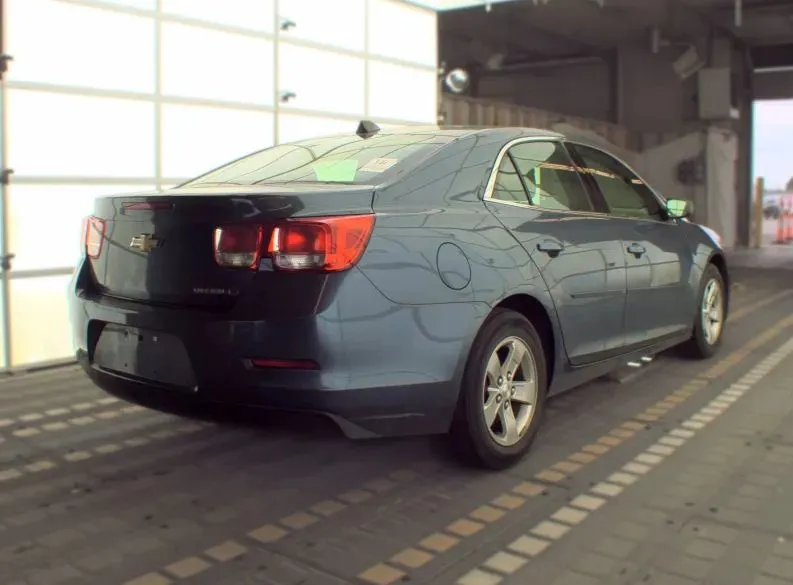 Chevrolet Malibu photo 2