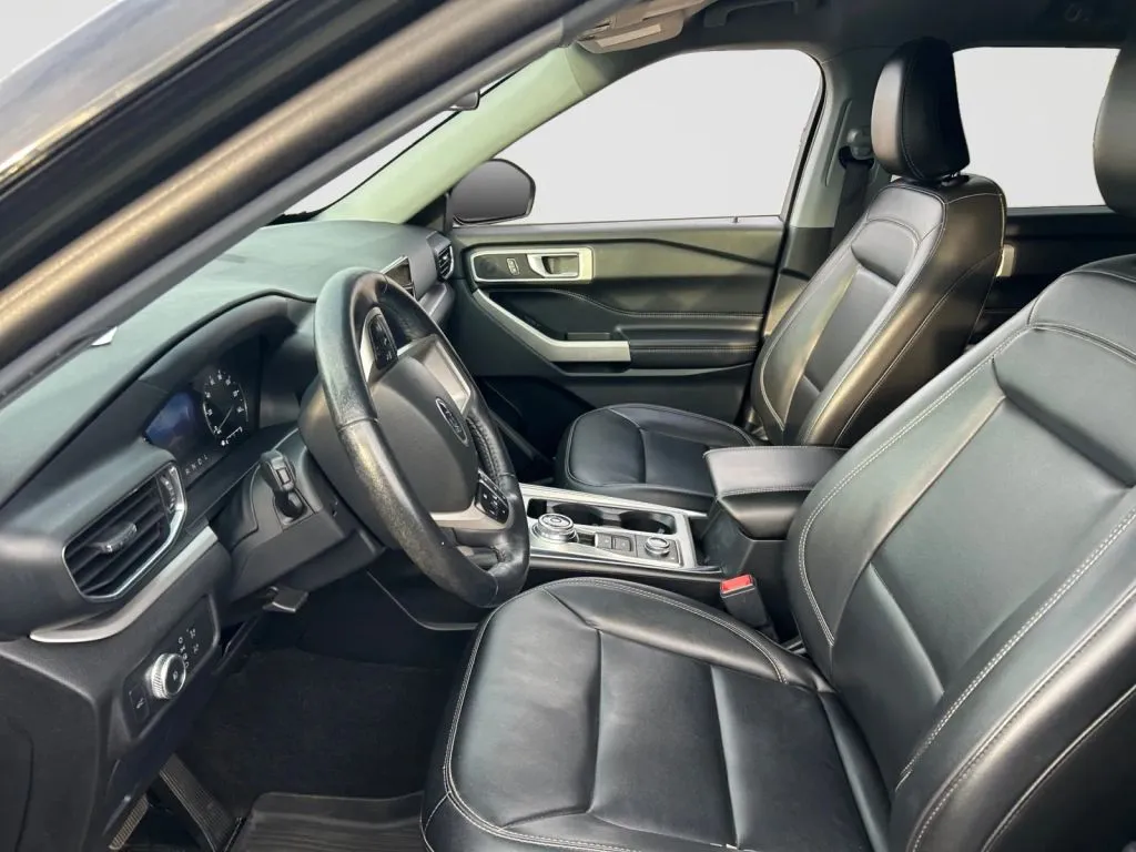 Ford Explorer photo 5