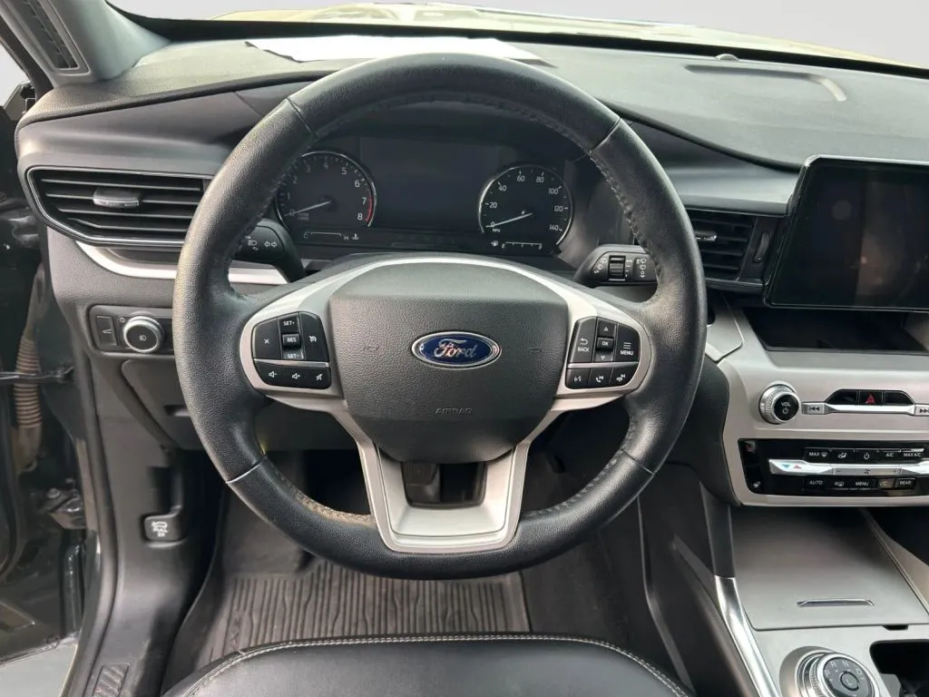 Ford Explorer photo 6