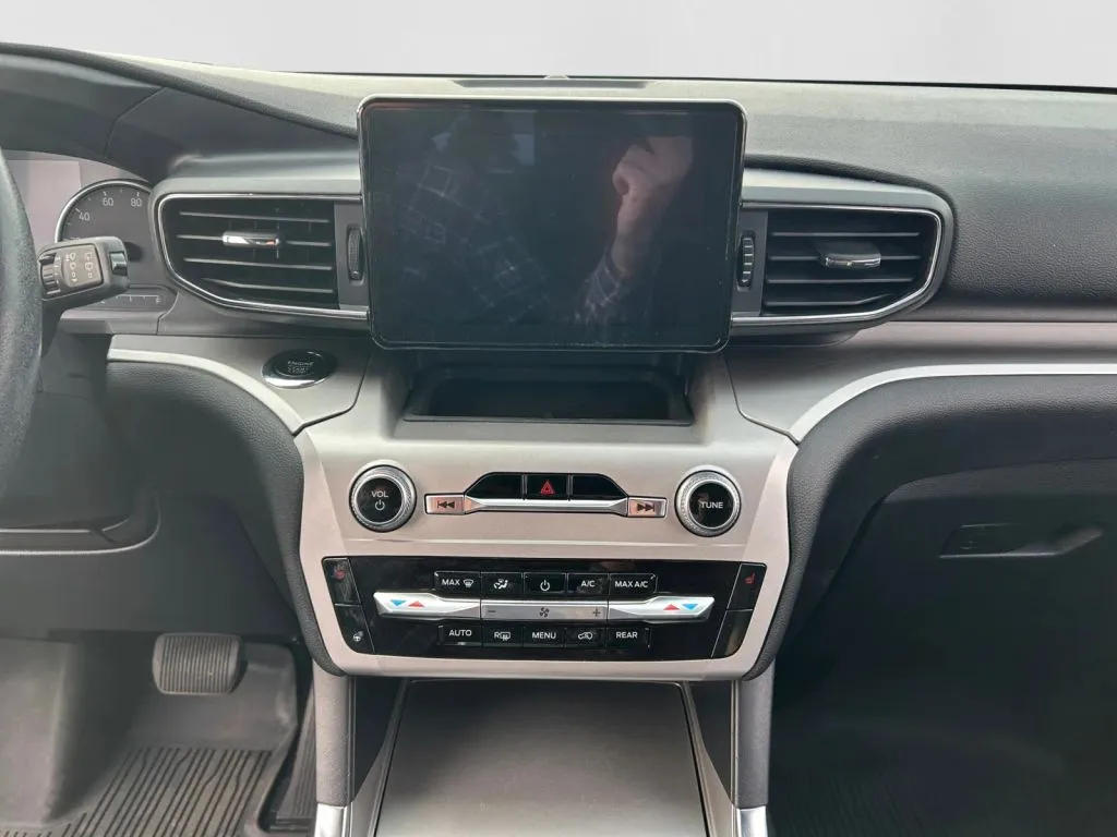 Ford Explorer photo 7