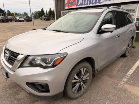Silver 2017 Nissan Pathfinder SL Sport Utility 4D for sale in Wadena, MN