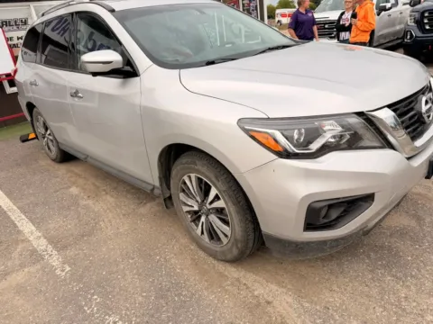 Photos of 2017 Nissan Pathfinder SL Sport Utility 4D for sale in Wadena, MN at Lunde Auto Sales Center