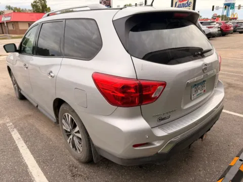 More photos of 2017 Nissan Pathfinder SL Sport Utility 4D at Lunde Auto Sales Center, MN