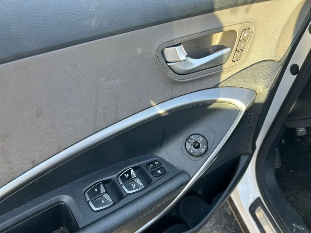 Hyundai Santa Fe XL photo 17
