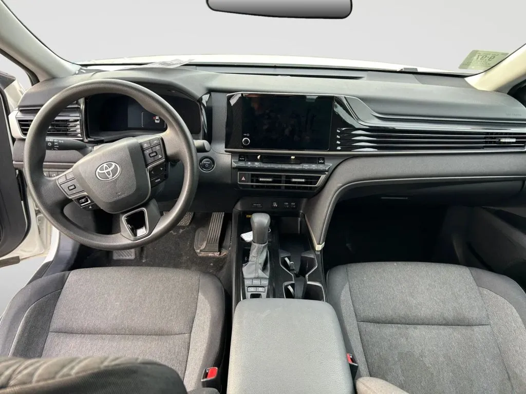 Toyota Camry photo 10