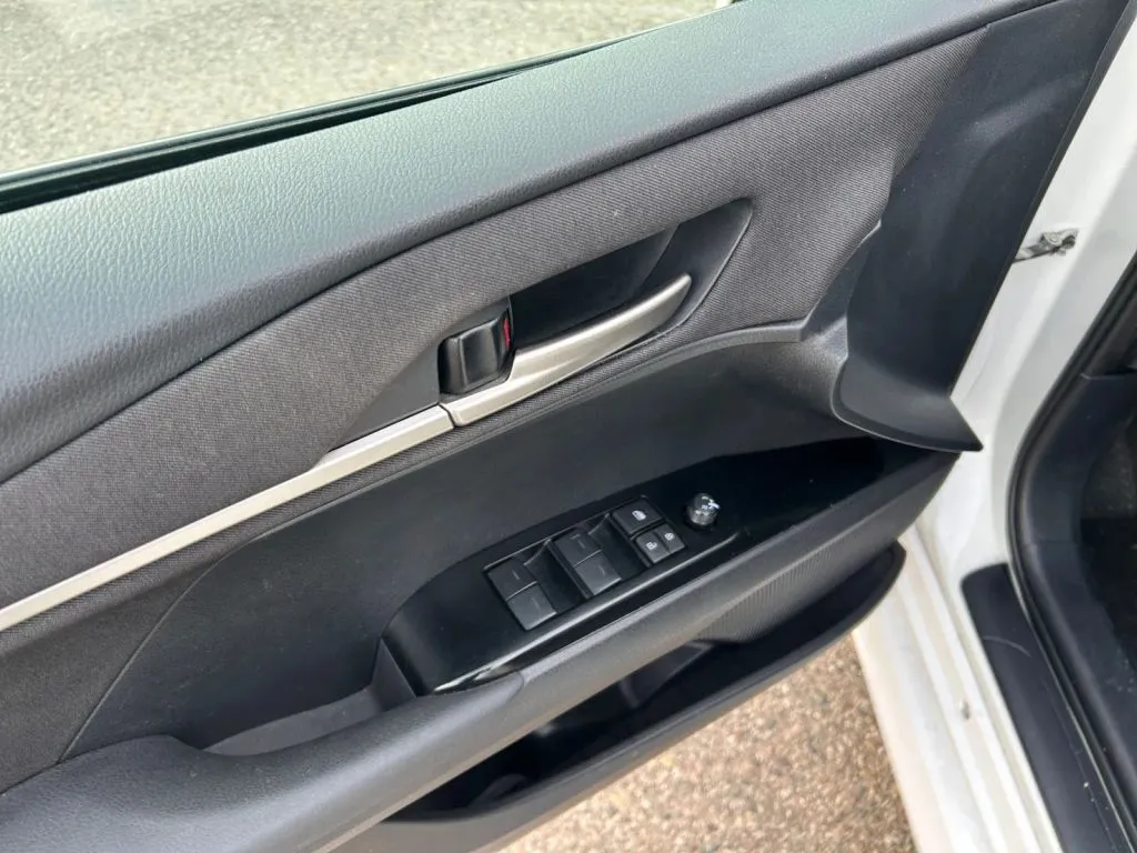 Toyota Camry photo 11