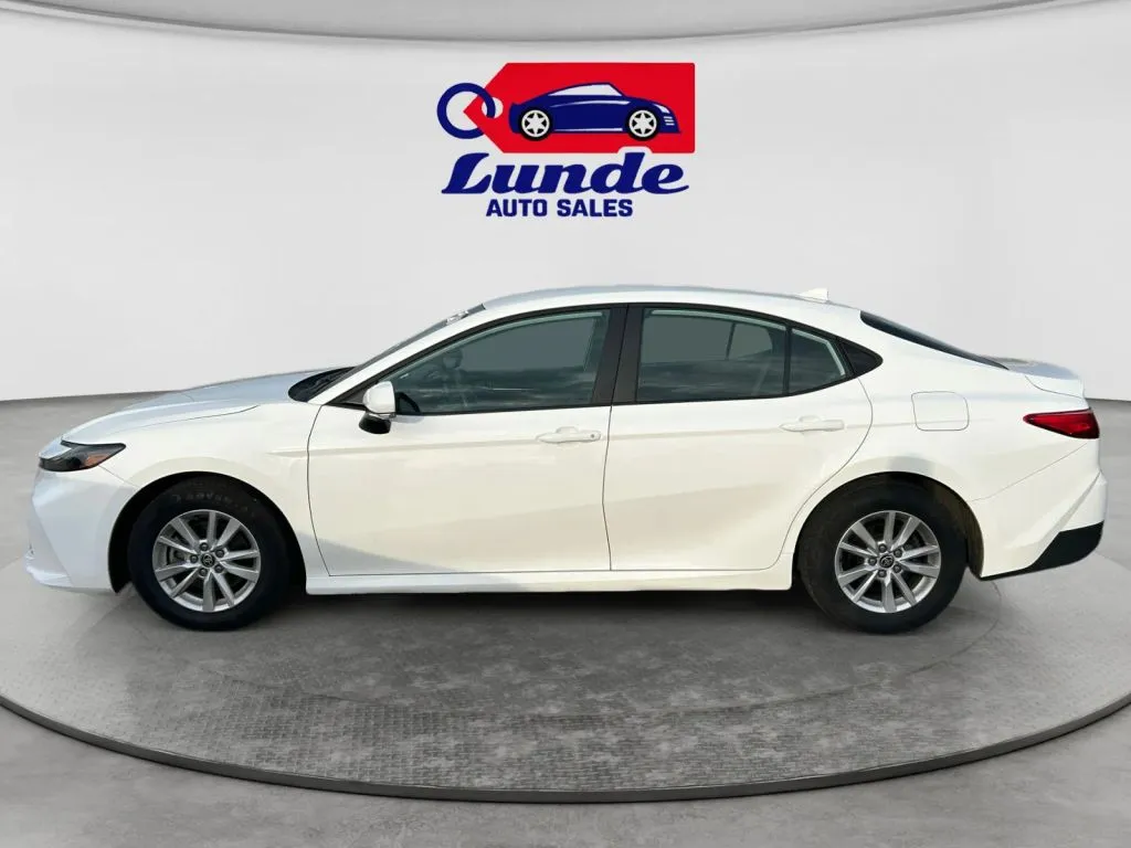 Toyota Camry photo 2