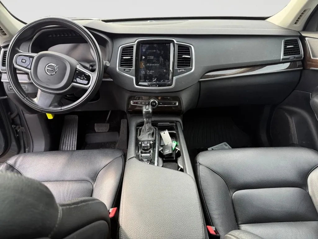 Volvo XC90 photo 9