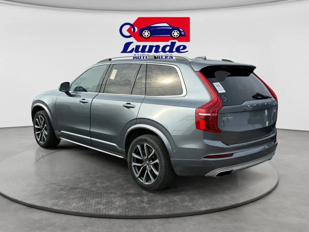 Volvo XC90 photo 2
