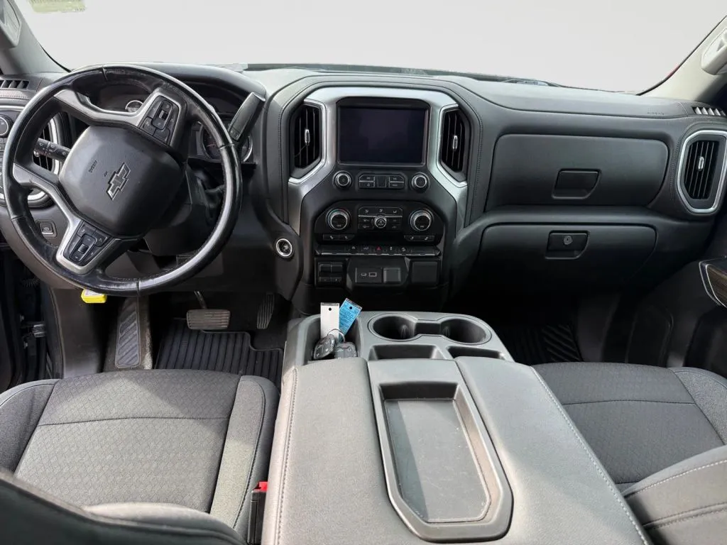 Chevrolet Silverado photo 9