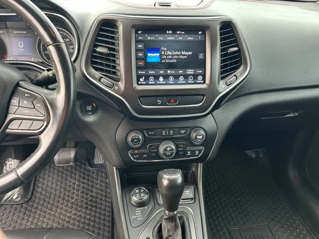 Jeep Cherokee photo 7