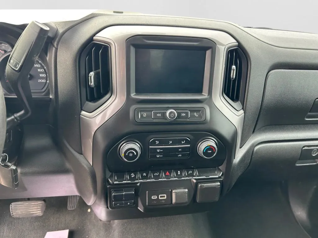 Chevrolet Silverado photo 7