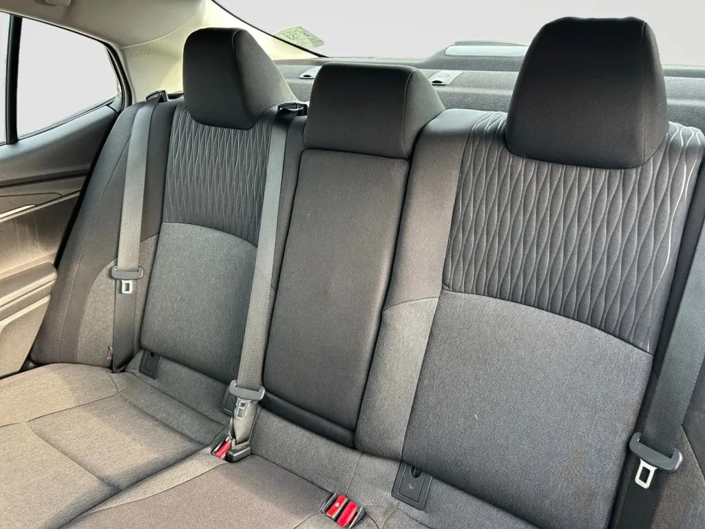 Toyota Camry photo 8