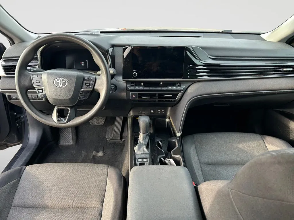 Toyota Camry photo 9