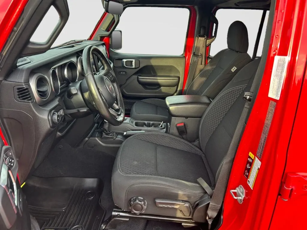 Jeep Wrangler photo 10