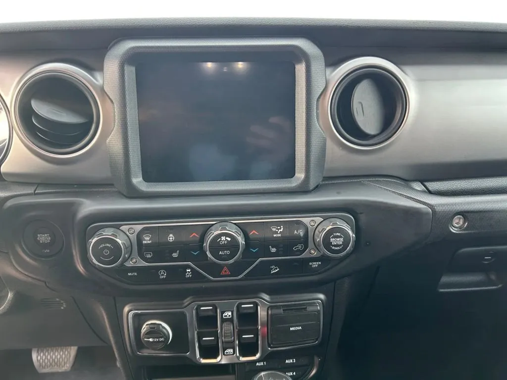 Jeep Wrangler photo 12