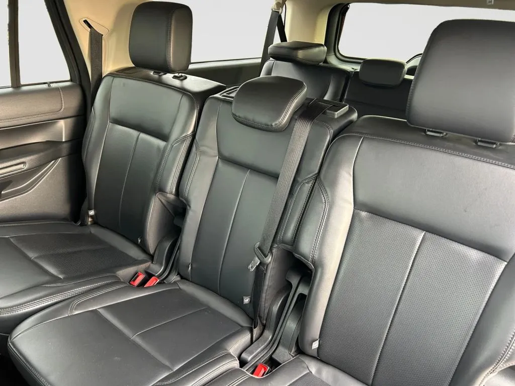 Ford Expedition MAX photo 9