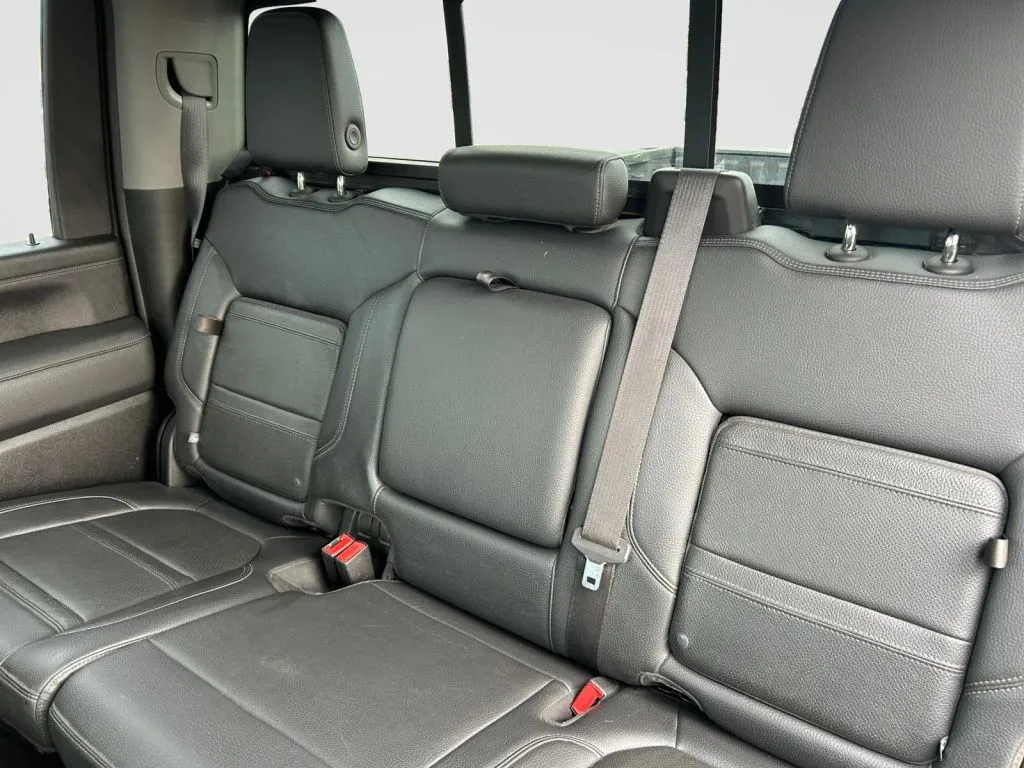 GMC Sierra photo 8