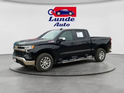 Black 2022 Chevrolet Silverado 1500 Crew Cab LT Pickup 4D 5 3/4 ft for sale in Wadena, MN