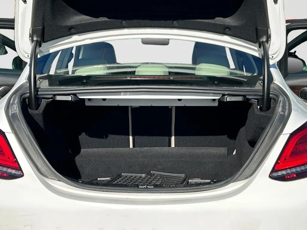 Mercedes-Benz C-Class photo 19