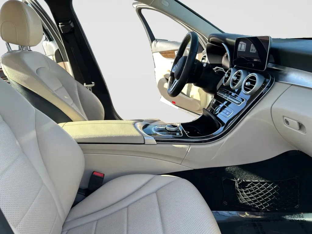Mercedes-Benz C-Class photo 15