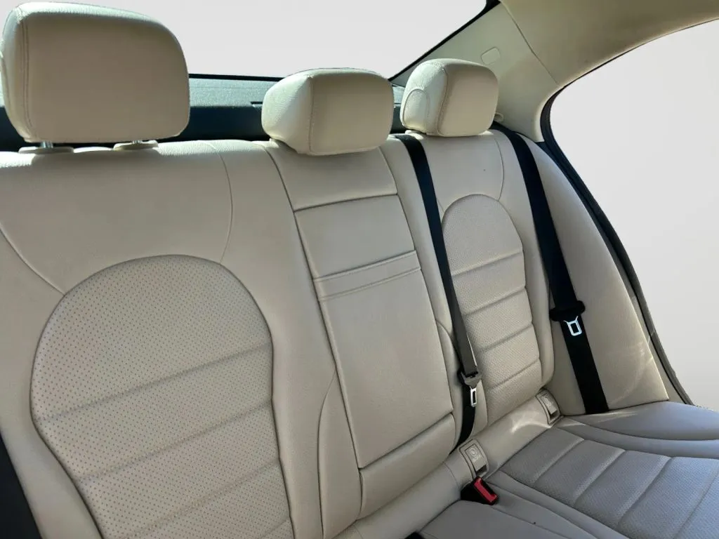 Mercedes-Benz C-Class photo 18