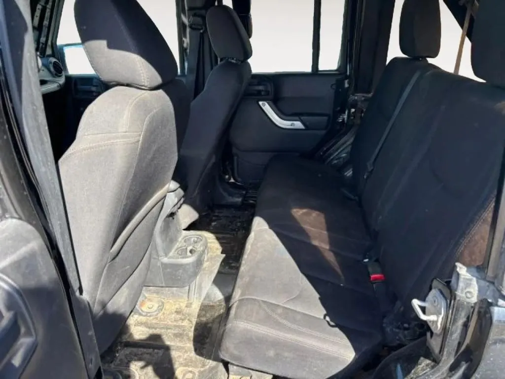 Jeep Wrangler photo 12