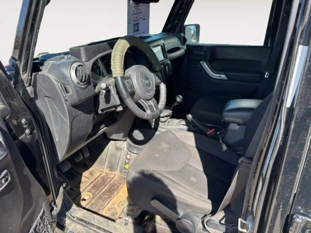 Jeep Wrangler photo 8