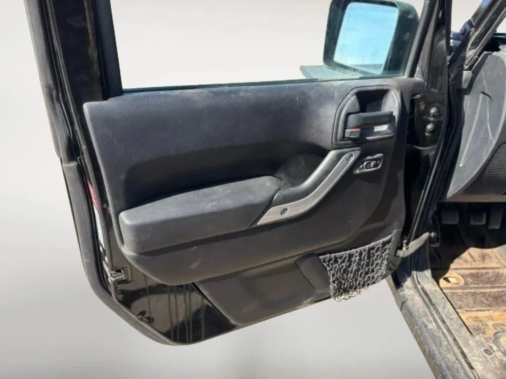 Jeep Wrangler photo 9