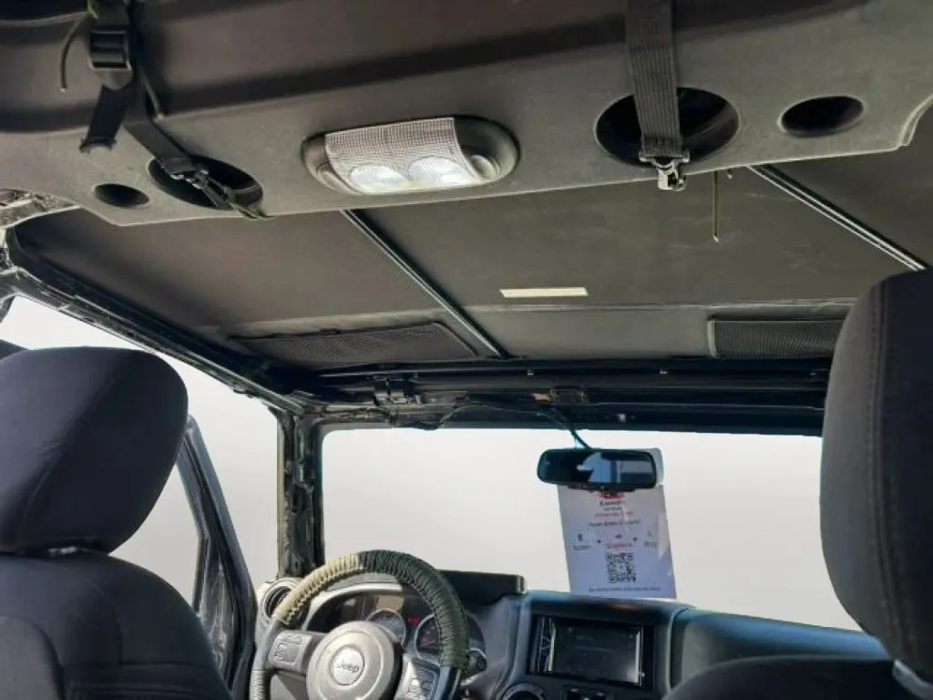 Jeep Wrangler photo 17