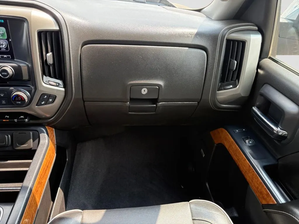 Chevrolet Silverado photo 14