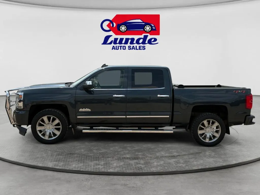 Chevrolet Silverado photo 2
