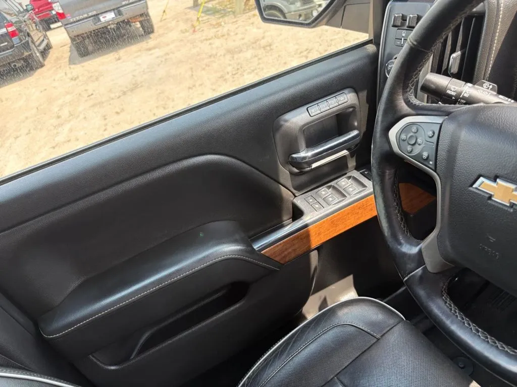 Chevrolet Silverado photo 17