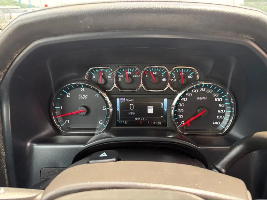Chevrolet Silverado photo 16