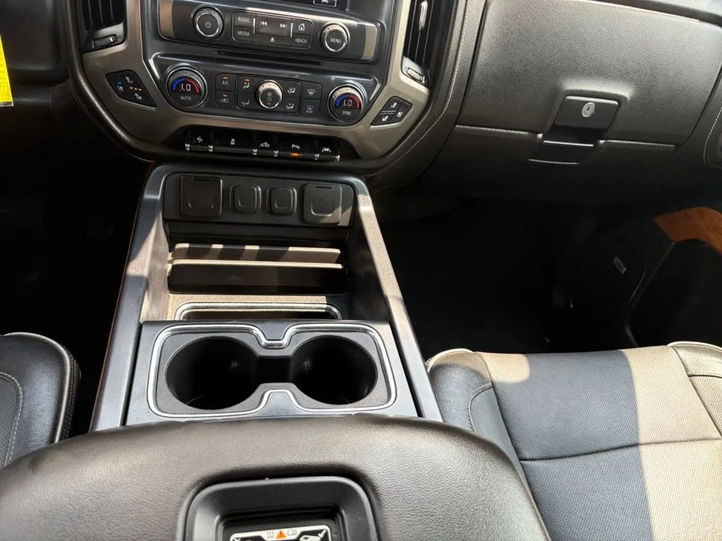 Chevrolet Silverado photo 12